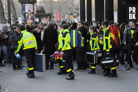 Eagles of Death Metal en concert à l'Olympia le 16 février 2016, trois mois après le concert du Bataclan où 90 personnes sont mortes dans une attaque terroriste