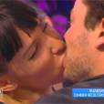 Kev Adams embrasse Erika Moulet pour la bonne cause dans TPMP