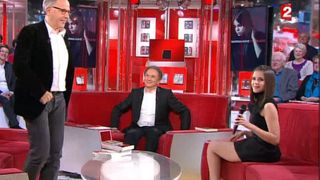 Marina Kaye en robe trop courte ? Fabrice Luchini taquine et complimente la chanteuse