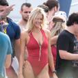 Alerte à Malibu : Kelly Rohrbach sexy sur le tournage du film à Miami