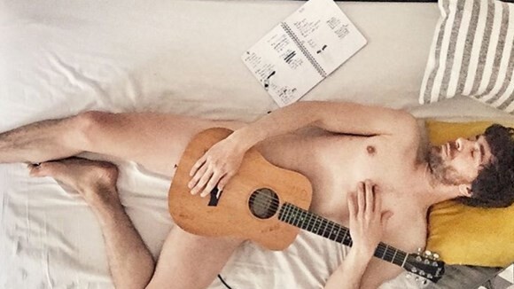 Agustin Galiana (Clem) totalement nu sur Instagram, ses fans sous le charme