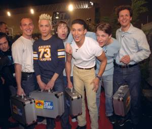 Steevy Boulay et les candidats de Loft Story le 26 avril 2001 lors du lancement de l'émission