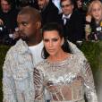 Kim Kardashian et Kanye West sur le tapis rouge du MET Gala le 2 mai 2016 à New York