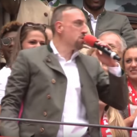 Franck Ribéry : ce moment gênant où il chante "Aux Champs-Elysées" face aux supporters allemands