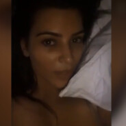 Kim Kardashian au lit avec Kanye West, elle explique son test de grossesse en direct sur Snapchat