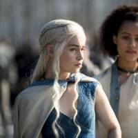 Il la trompe, elle se venge... en lui spoilant Game of Thrones