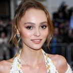 Lily-Rose Depp défend Johnny Depp, accusé de violences conjugales par Amber Heard