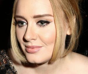 Adele pratique à merveille le regard du jugement dernier.