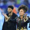 Alicia Keys sans maquillage lors de la cérémonie de la finale de football de la Ligue des Champions 2016
