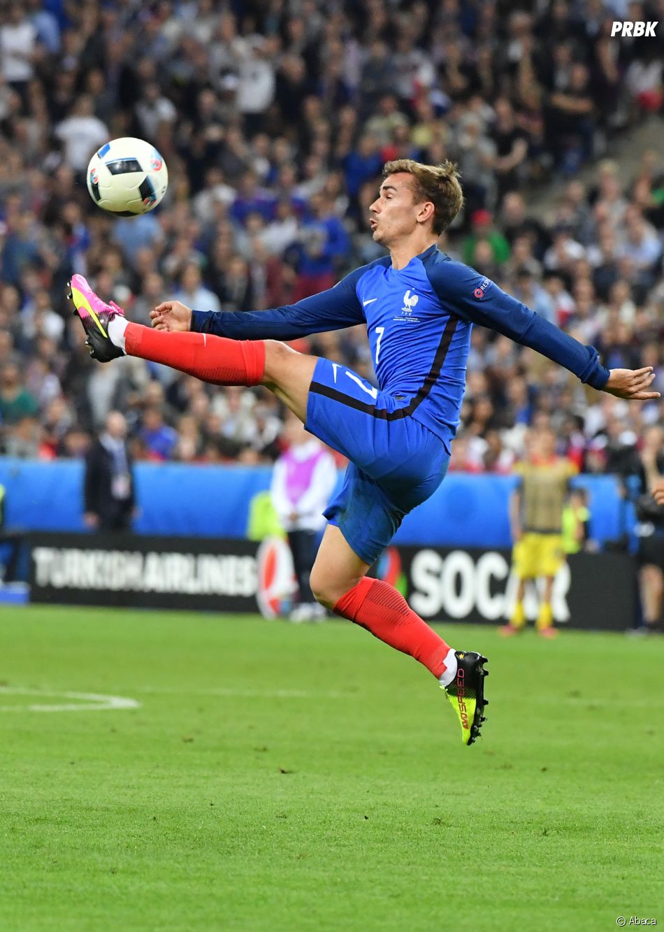 Antoine Griezmann En Pleine Action Sur Le Terrain - Purebreak