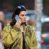 Kendall Jenner et sa coque d'iPhone "send nudes" à New York le 21 juin 2016