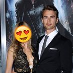 Theo James : avec qui l'acteur de Divergente est-il en couple ?