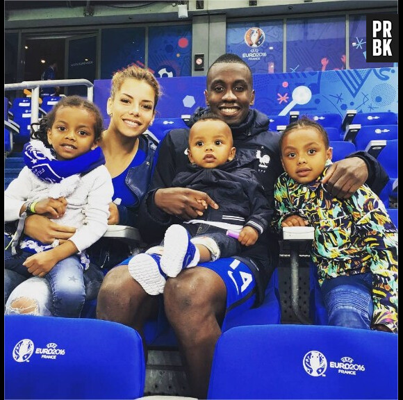 Blaise Matuidi retrouve sa femme  et ses enfants après le match France-Islande le 3 juillet 2016