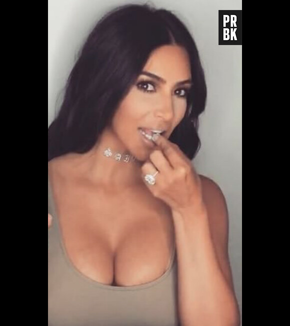 Kim Kardashian a engagé un sosie pour piéger les paparazi.