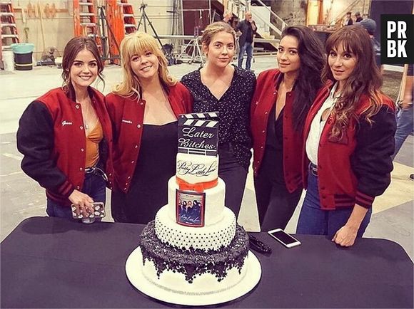 Pretty Little Liars saison 7 : les photos émouvantes de la fin du tournage