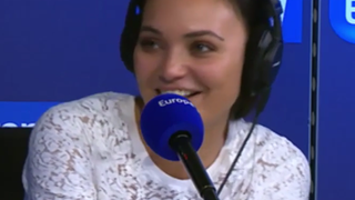 Valérie Bègue divorcée de Camille Lacourt : un nouveau mec ? Elle prend "toutes les candidatures"