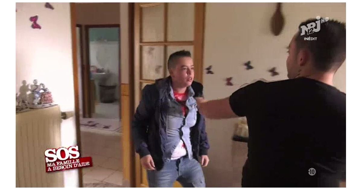 Sos Ma Famille A Besoin D Aide Dylan Une jeune maman crache sur son frère et lui met un coup de poing dans