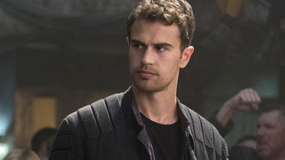 Divergente 4 : Theo James ne veut pas jouer dans le téléfilm