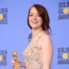 Emma Stone gagnante aux Golden Globes 2017 le 8 janvier à Los Angeles