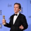 Hugh Laurie gagnant aux Golden Globes 2017 le 8 janvier à Los Angeles