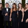 Sylvester Stallonne, sa femme et ses filles sur le tapis-rouge des Golden Globes 2017 le 8 janvier à Los Angeles
