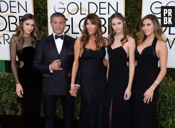 Sylvester Stallonne, sa femme et ses filles sur le tapis-rouge des Golden Globes 2017 le 8 janvier à Los Angeles