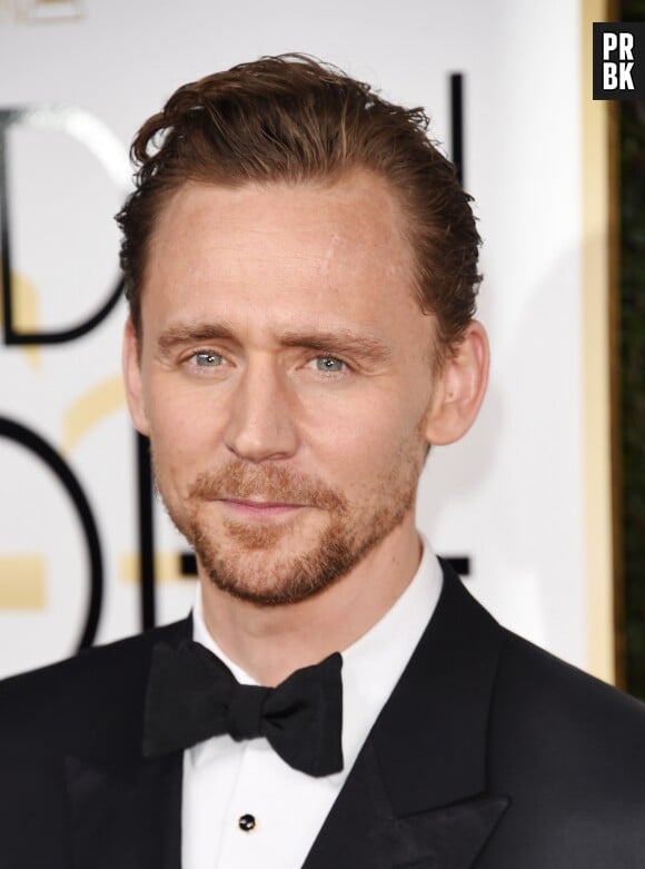 Tom Hiddleston sur le tapis-rouge des Golden Globes 2017 le 8 janvier à Los Angeles