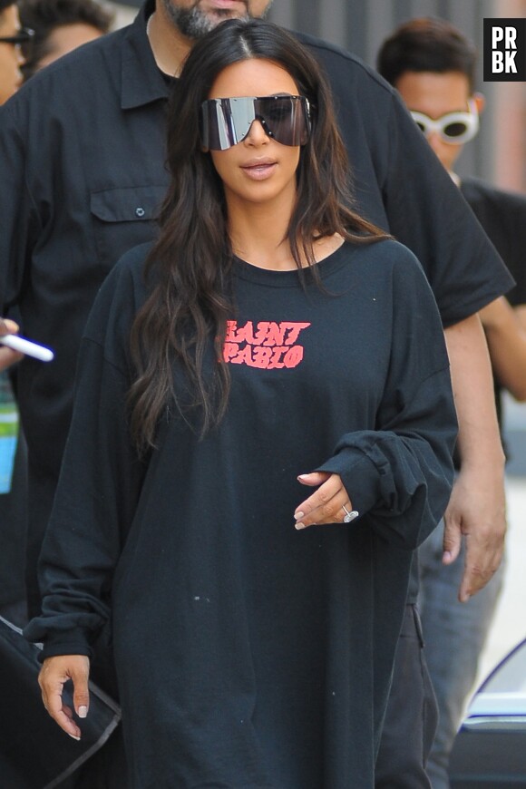 Kim Kardashian devrait revenir à Paris pour les besoins de l'enquête sur son agression, et ses soeurs devraient l'accompagner.