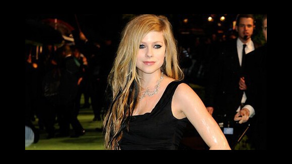 Avril Lavigne chante pour Alice au Pays des Merveilles
