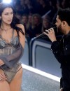 Bella Hadid et The Weeknd sur le podium du défilé Victoria's Secret à Paris en décembre dernier.