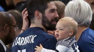 Nikola Karabatic papa poule avec son fils Alek : la star des Bleus va vous faire craquer