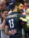 Nikola Karabatic, complice avec son fils Alek après avoir remporté la demi-finale du Mondial de Handball 2017 avec les Bleus.