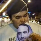 Jason Segel (How I Met Your Mother) : un fan mange sa photo tous les jours