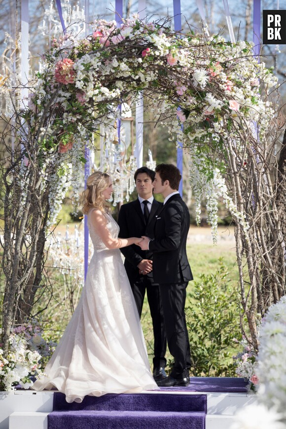 The Vampire Diaries saison 8 : Stefan et Caroline se marient dans l'épisode 15