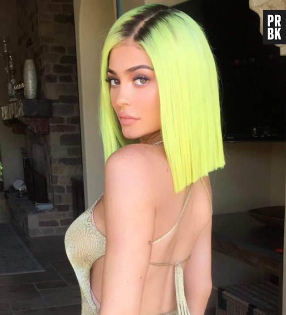 Kylie Jenner change de tête encore une fois : elle se fait une couleur jaune fluo !