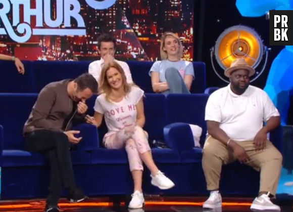 Nabilla Benattia en Miss météo drôle et déjantée sur TF1 : les internautes sont fans de sa présentation dans VTEP !
