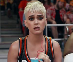 Katy Perry dévoile le clip de Swish Swish