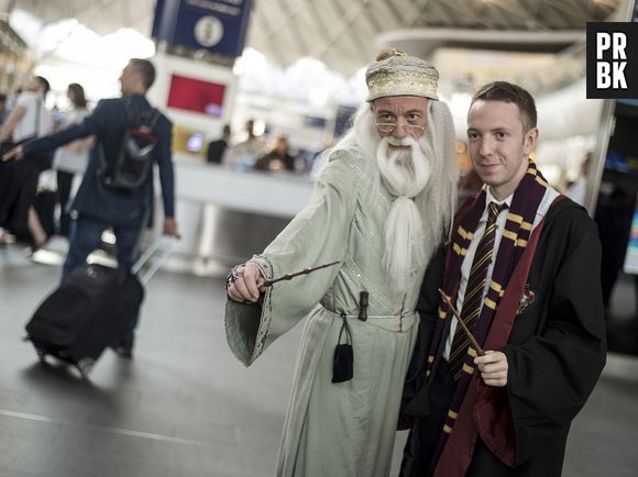 Harry Potter : les fans fêtent la fin de la saga à la gare de King's Cross