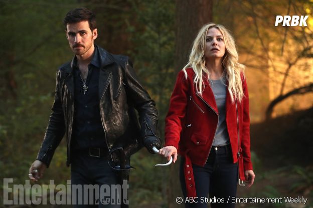 Once Upon a Time saison 7 : Emma (Jennifer Morrison) et Hook (Colin O'Donoghue) réunis sur une photo de l'épisode 2