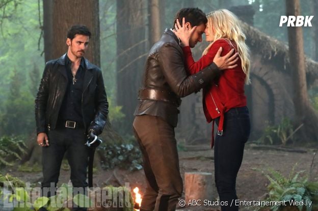 Once Upon a Time saison 7 : Emma (Jennifer Morrison) retrouve Henry (Andrew J. West) sur une photo de l'épisode 2