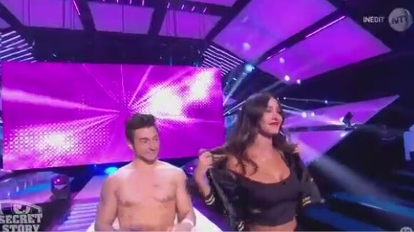 Leila Ben Khalifa : lap dance avec Darko et baiser avec Christophe Beaugrand dans le Debrief