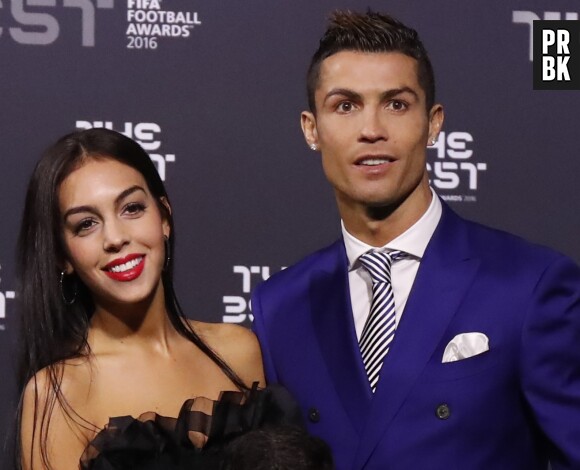 Cristiano Ronaldo et Georgina Rodriguez fiancés ? Une énorme bague en diamant lance la rumeur !