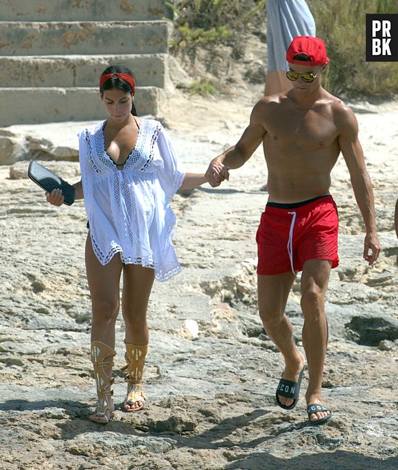 Cristiano Ronaldo et Georgina Rodriguez fiancés ? Une énorme bague en diamant lance la rumeur !