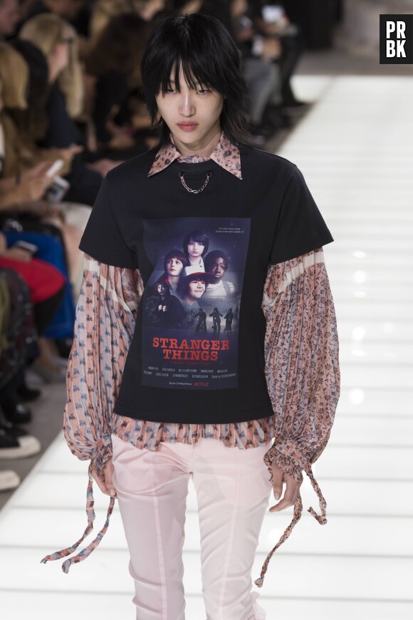 Louis Vuitton avait aussi glissé un tee-shirt Stranger Things dans son défilé Printemps-Été 2018.