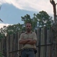 The Walking Dead saison 8 : à qui appartiennent les tombes devant Rick ? La réponse dévoilée