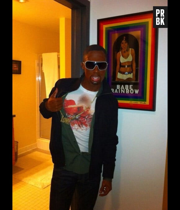 Colton Haynes déguisé en Kanye West pour Halloween !