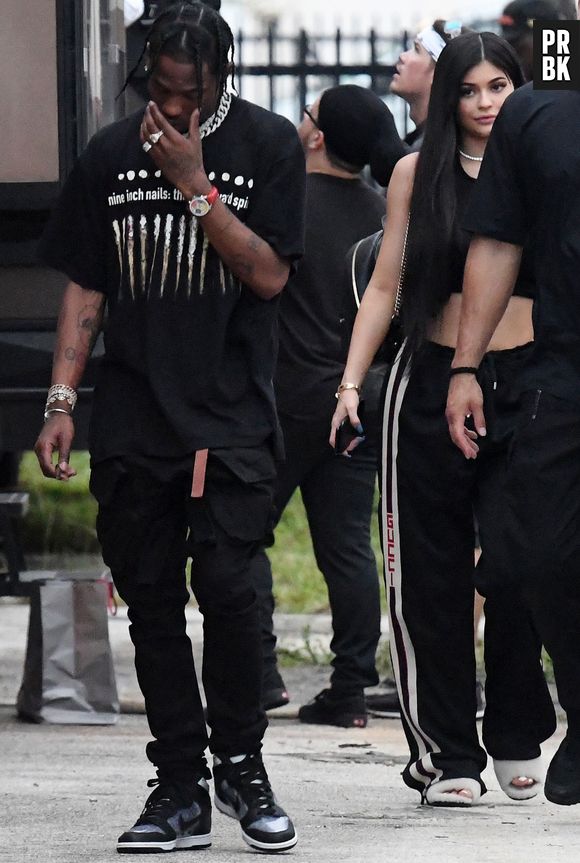 Kylie Jenner bientôt mère célibataire ? La jeune maman se serait violemment disputée avec Travis Scott !