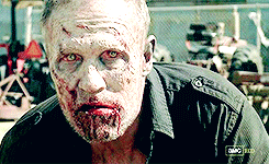 The Walking Dead saison 8 : un zombie tout nu va débarquer