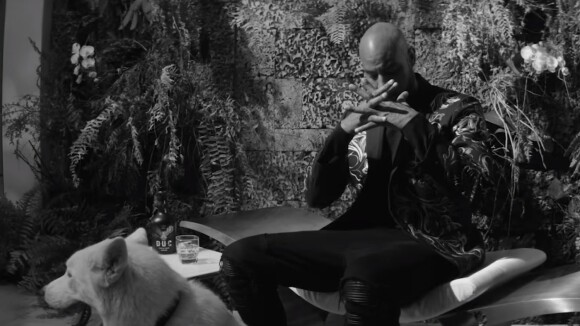 Clip "A la folie" : Booba rappeur (et danseur) au petit coeur