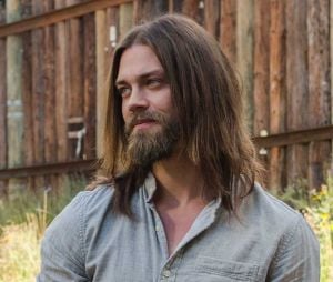 The Walking Dead saison 8 : Aaron et Jesus bientôt en couple ? L'avis de Tom Payne